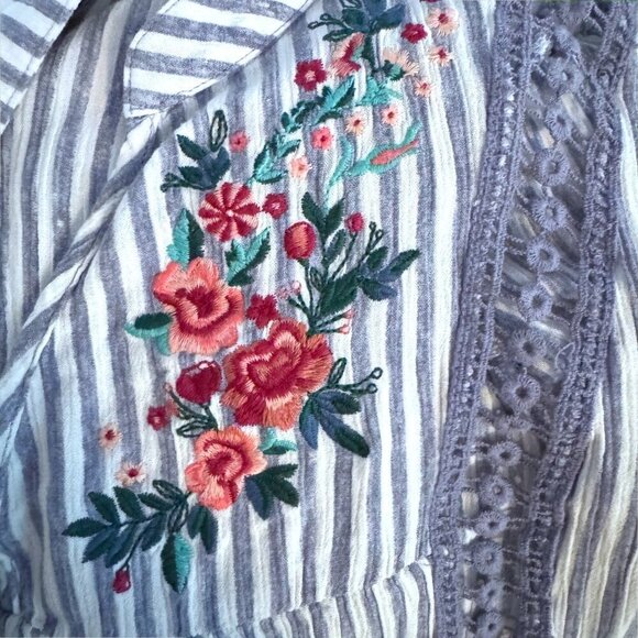 SIGNATURE STUDIO Plus  Blue White Embroidered Floral Stripe Boho Blouse Top 2X - Picture 3 of 8